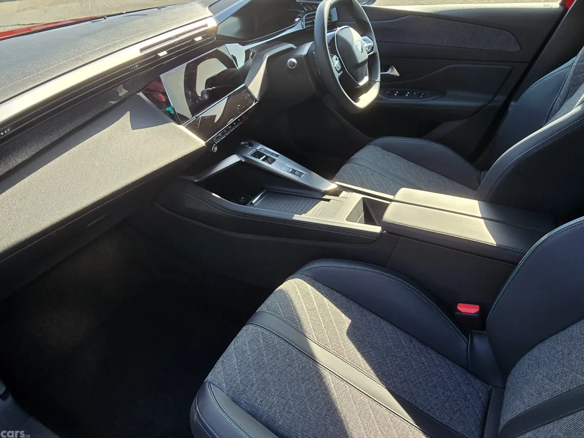 Peugeot 408 Hatchback, Petrol, 2025, Red