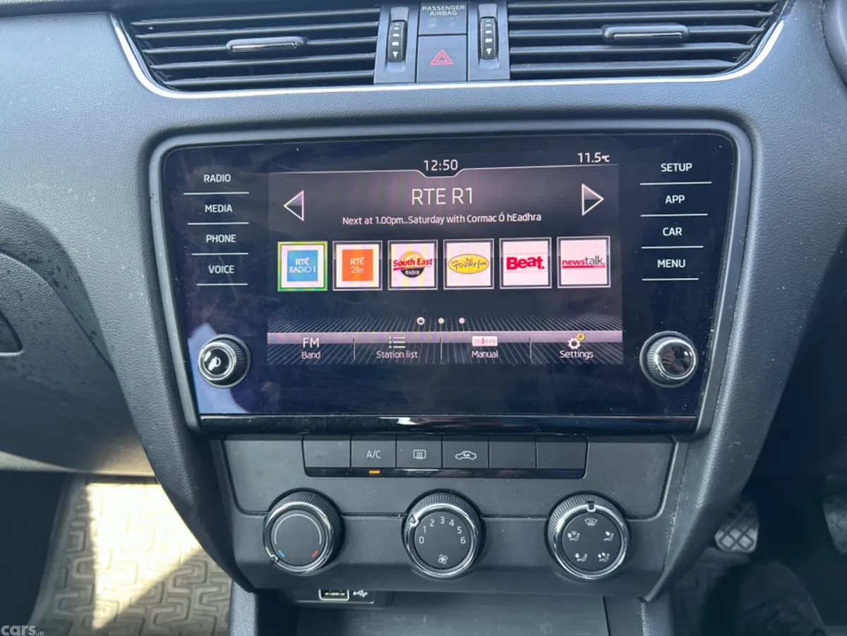 Skoda Octavia Hatchback, Petrol, 2019, Red