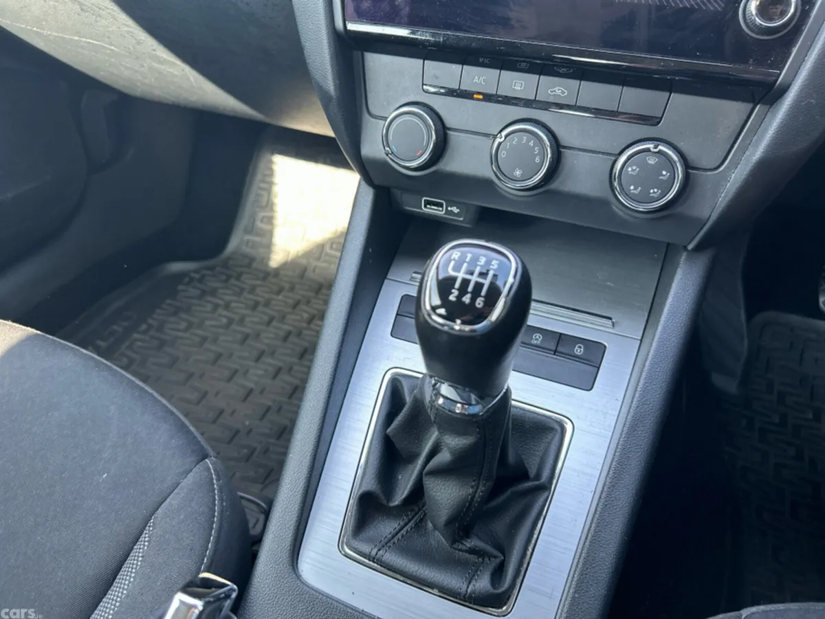 Skoda Octavia Hatchback, Petrol, 2019, Red
