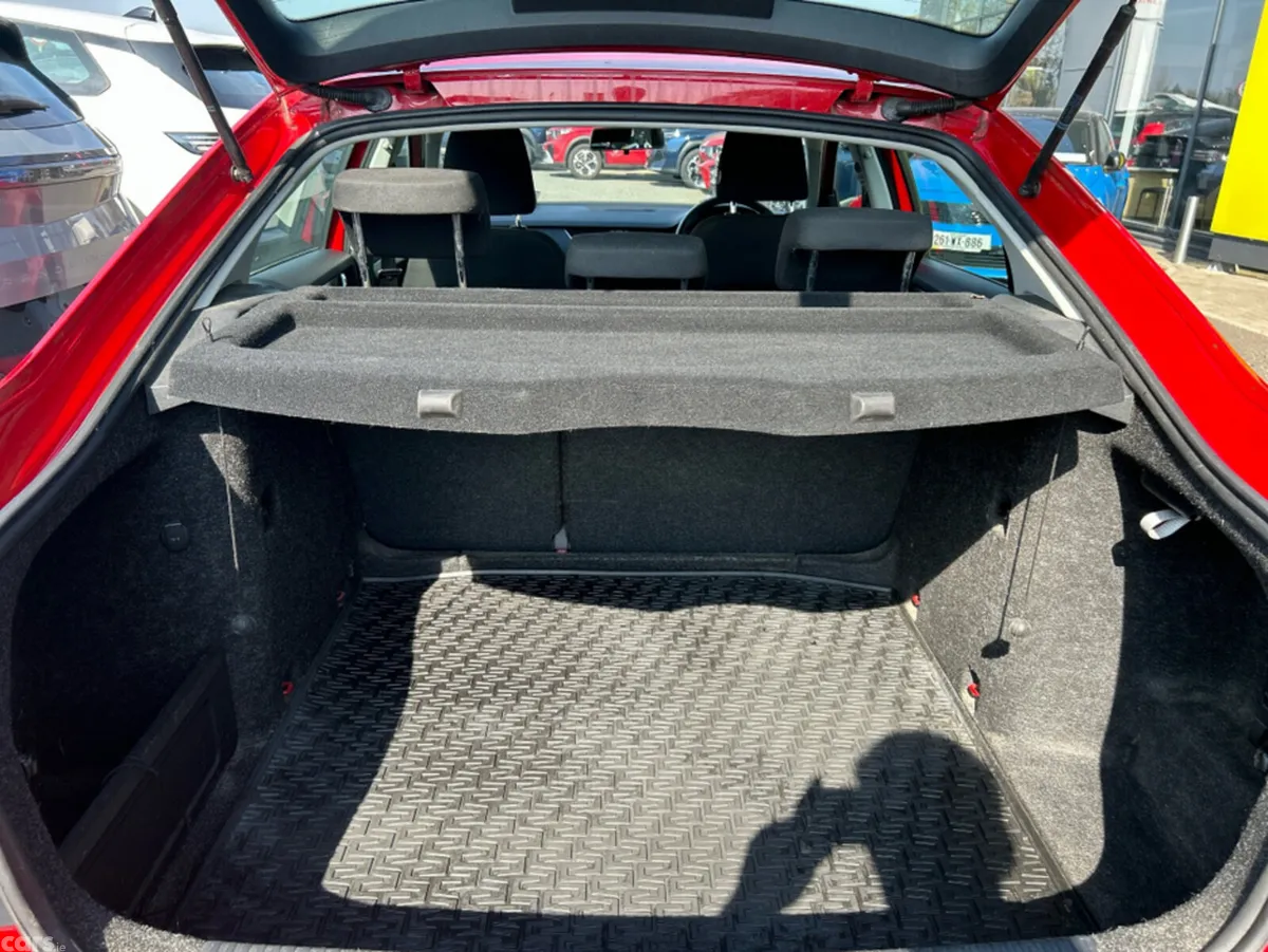 Skoda Octavia Hatchback, Petrol, 2019, Red