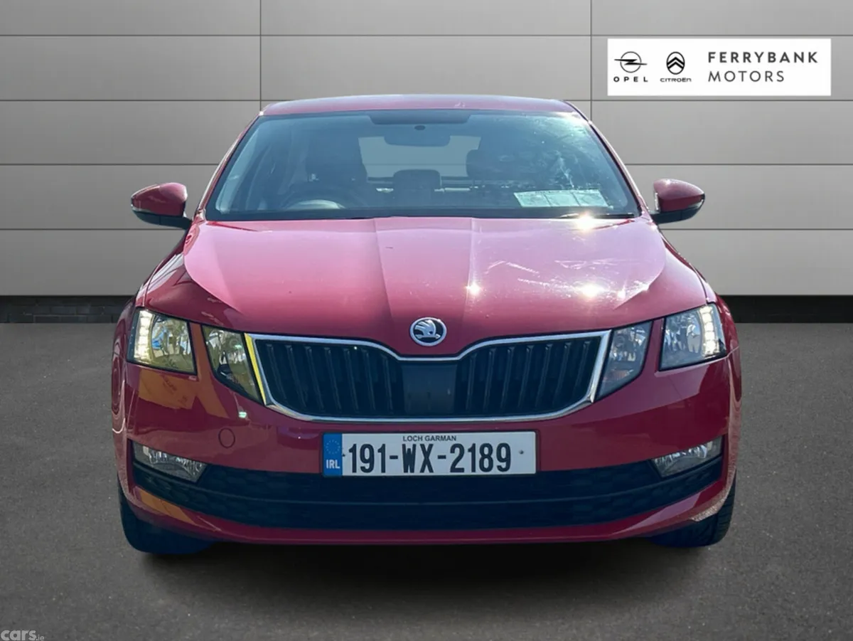 Skoda Octavia Hatchback, Petrol, 2019, Red