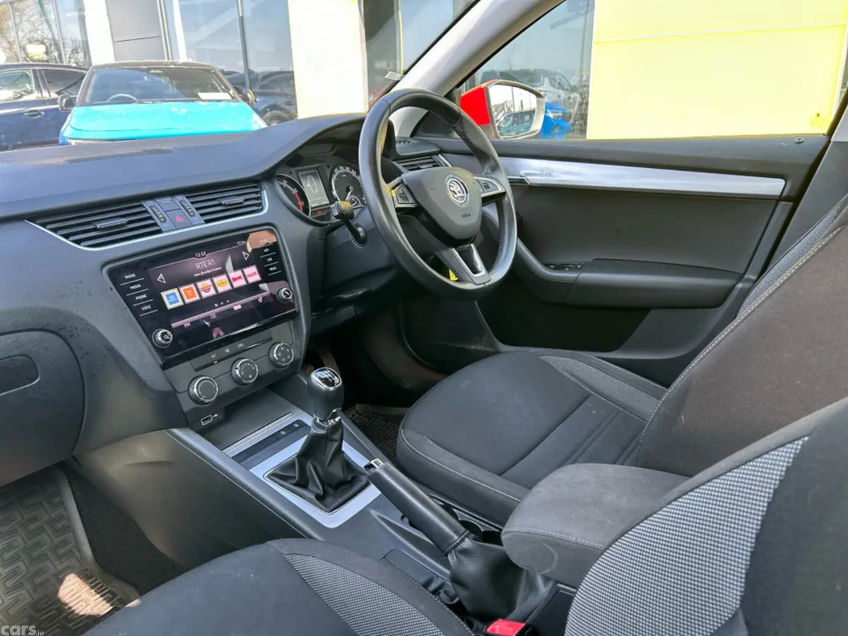 Skoda Octavia Hatchback, Petrol, 2019, Red