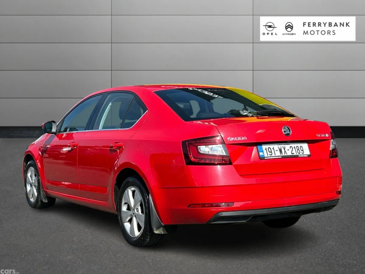 Skoda Octavia Hatchback, Petrol, 2019, Red
