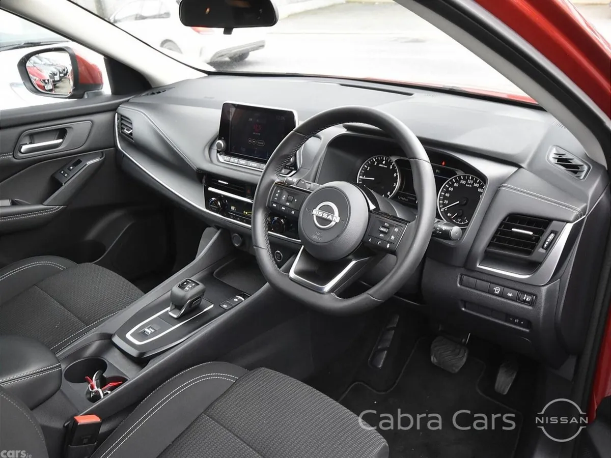 Nissan Qashqai MPV, Petrol, 2024, Red