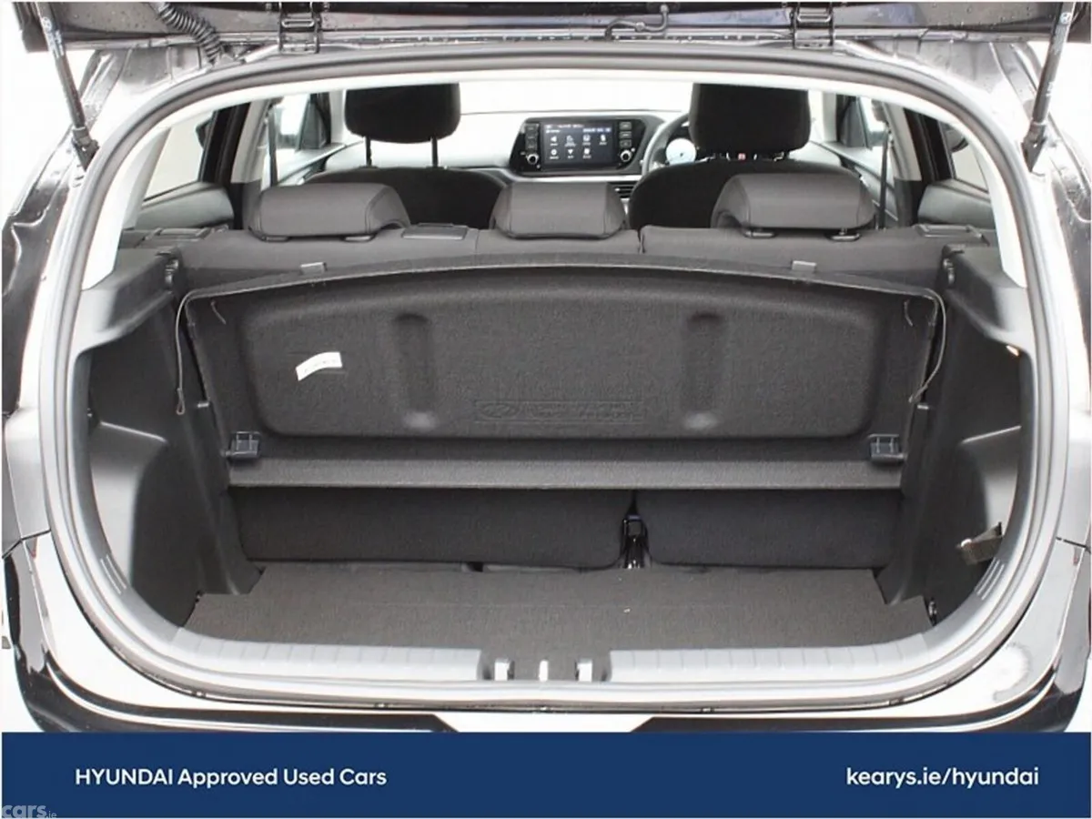 Hyundai i20 Hatchback, Petrol, 2024, Black