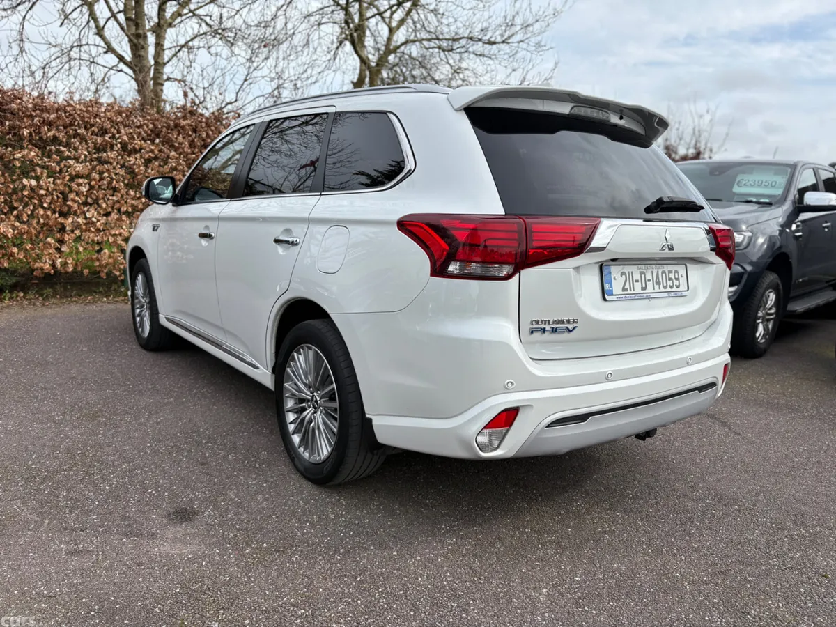 Mitsubishi Outlander SUV, Petrol Plug-in Hybrid, 2021, White