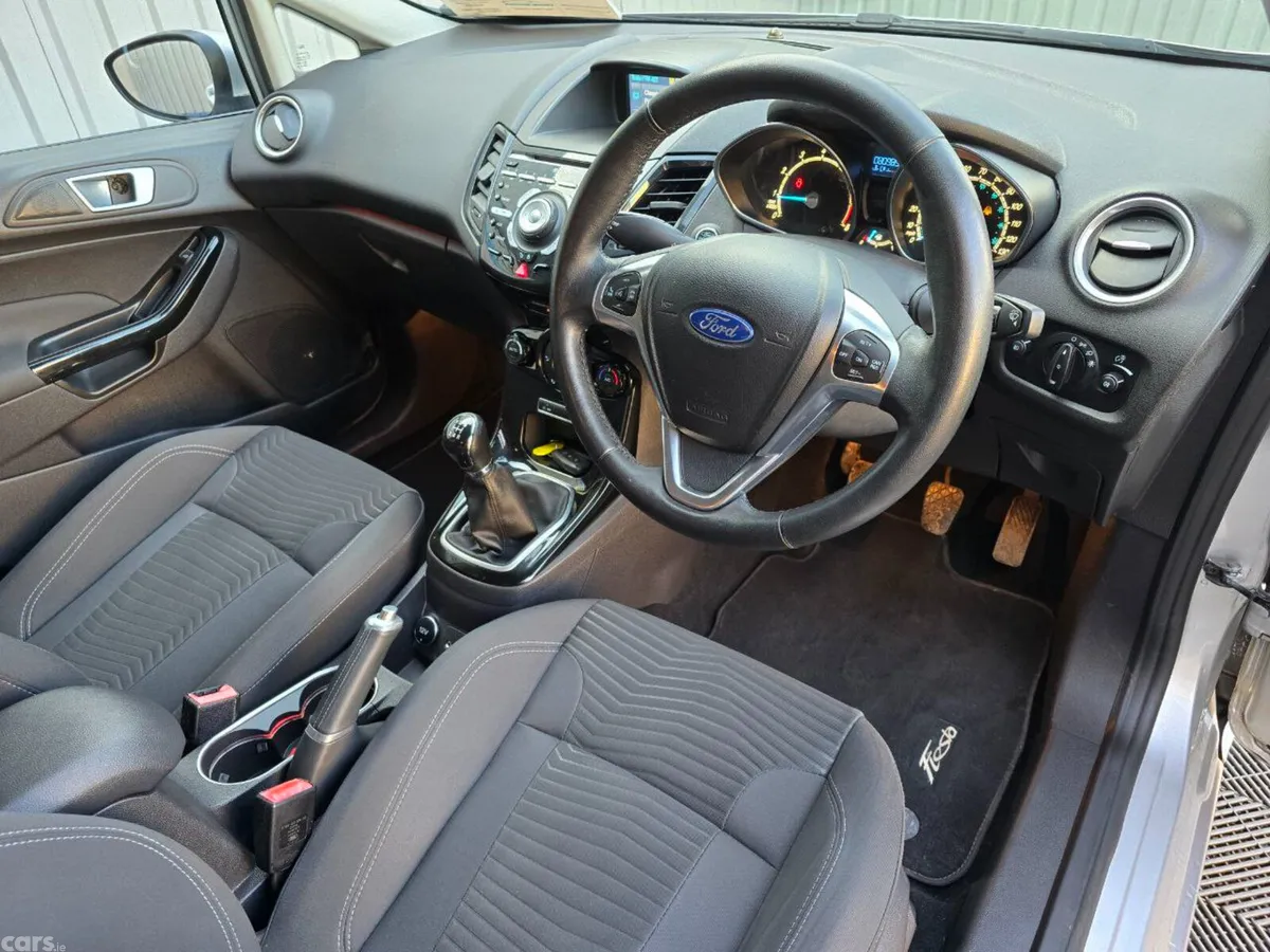 Ford Fiesta Hatchback, Petrol, 2014, Silver