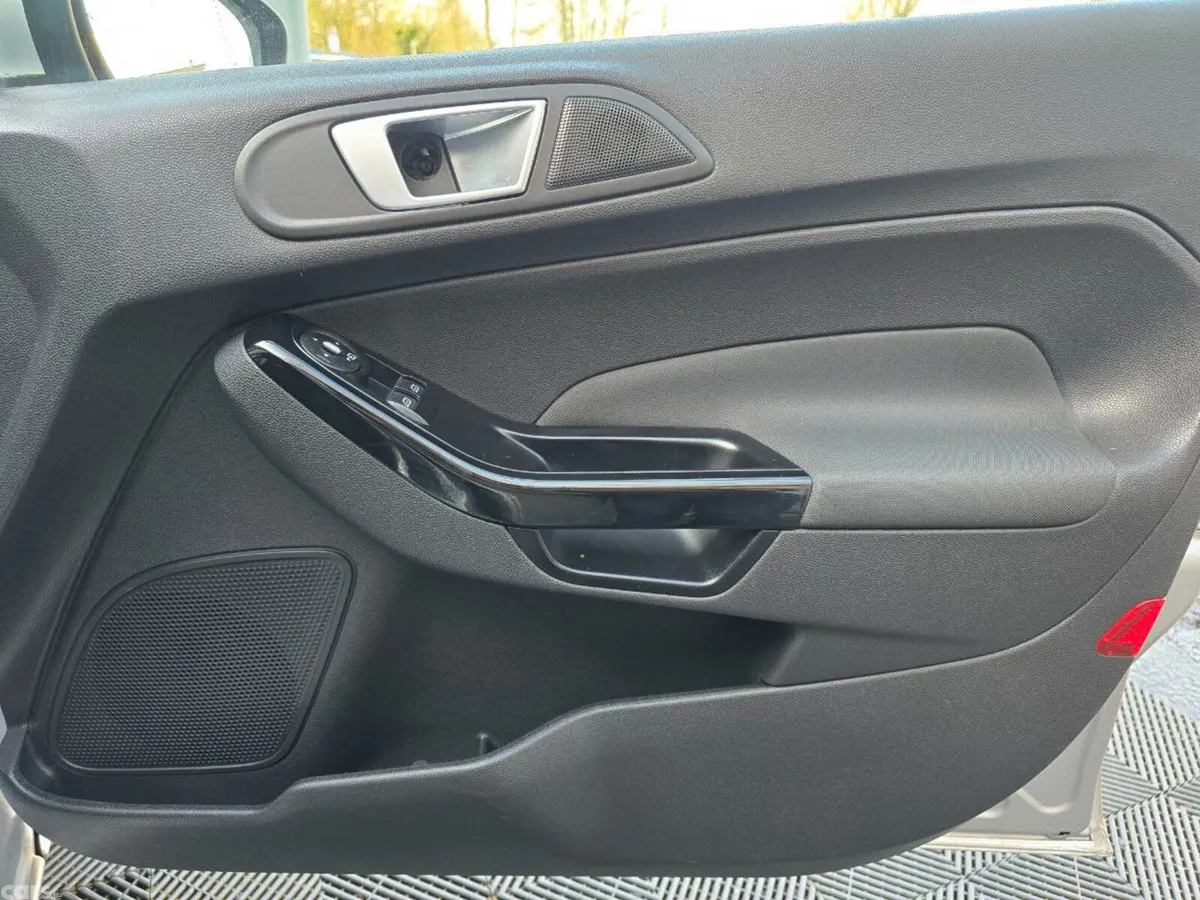 Ford Fiesta Hatchback, Petrol, 2014, Silver