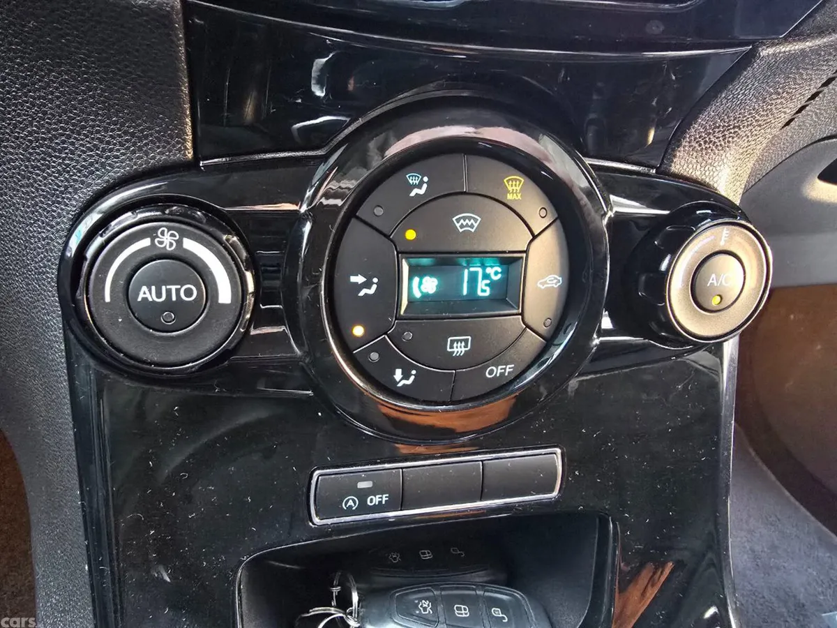 Ford Fiesta Hatchback, Petrol, 2014, Silver