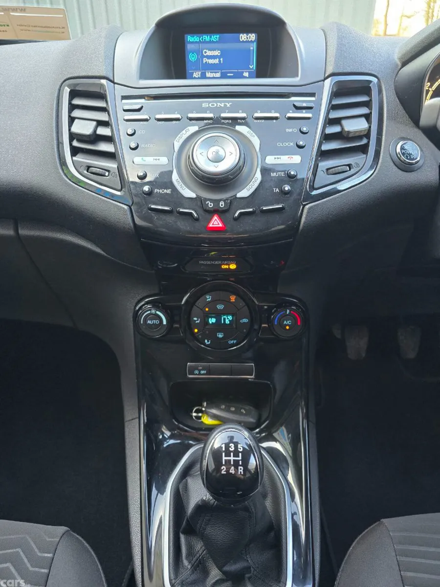 Ford Fiesta Hatchback, Petrol, 2014, Silver