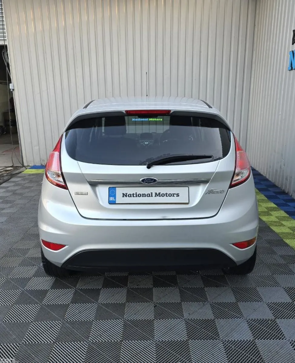 Ford Fiesta Hatchback, Petrol, 2014, Silver