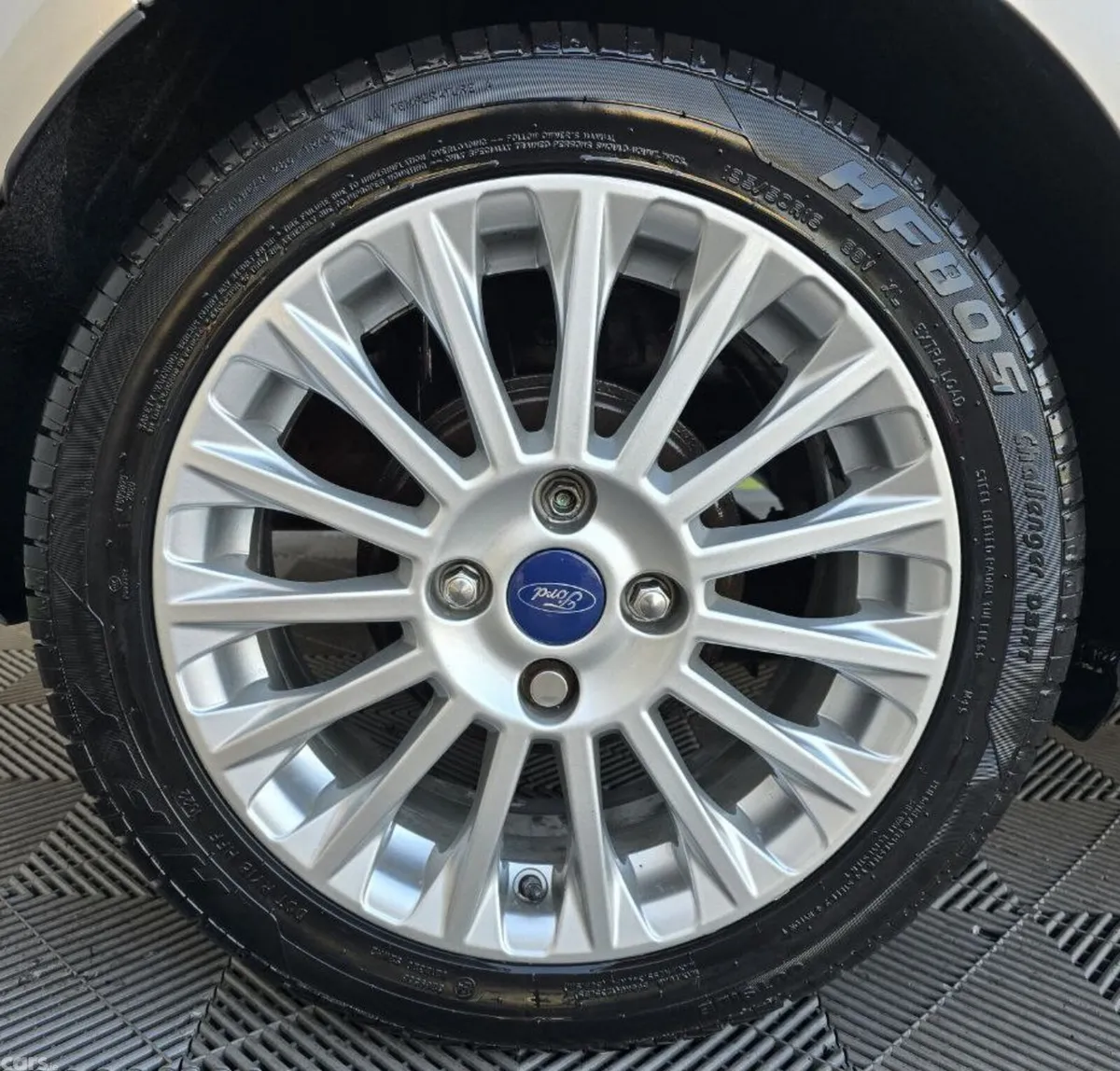 Ford Fiesta Hatchback, Petrol, 2014, Silver