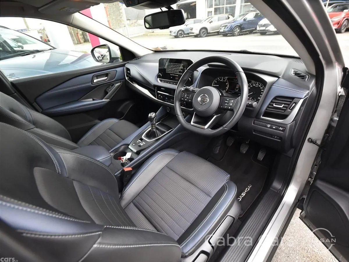 Nissan Qashqai MPV, Petrol, 2022, Grey