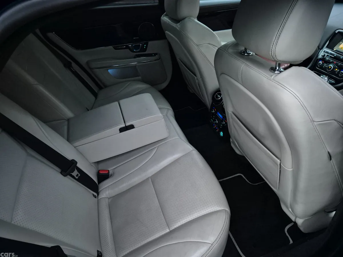 Jaguar XJ Saloon, Diesel, 2016, Black