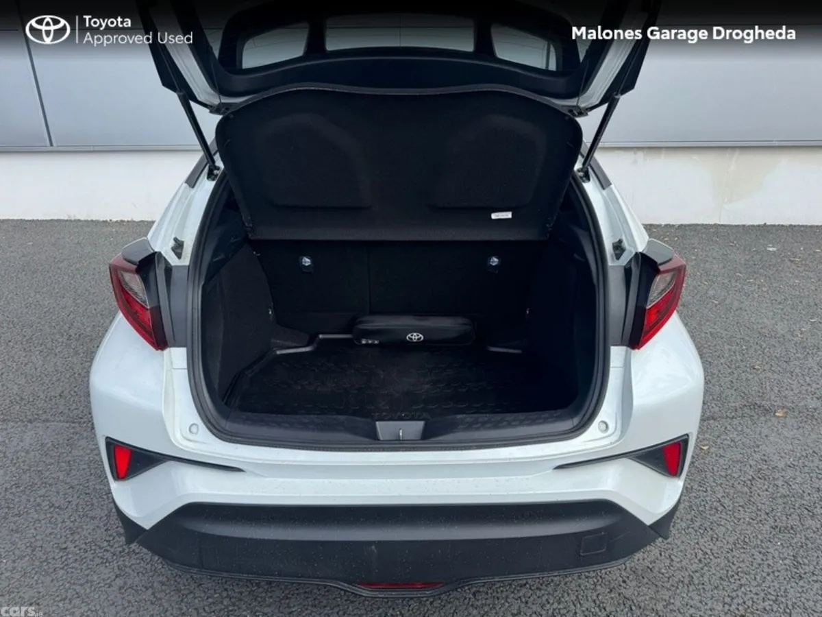 Toyota C-HR SUV, Petrol Hybrid, 2023, White