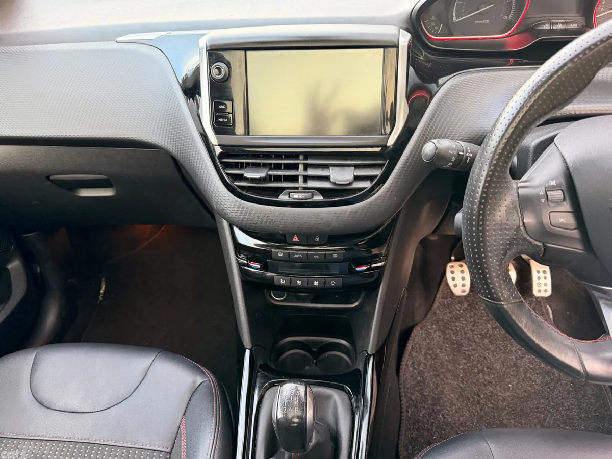 Peugeot 2008 Hatchback, Diesel, 2019, Red