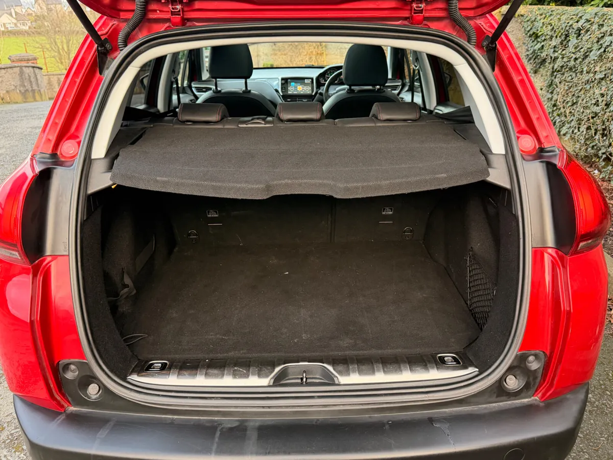 Peugeot 2008 Hatchback, Diesel, 2019, Red