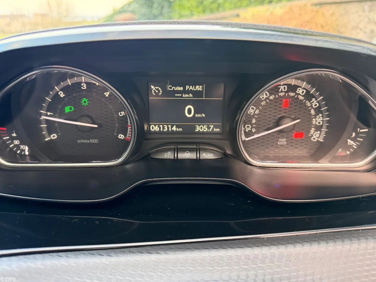 Peugeot 2008 Hatchback, Diesel, 2019, Red