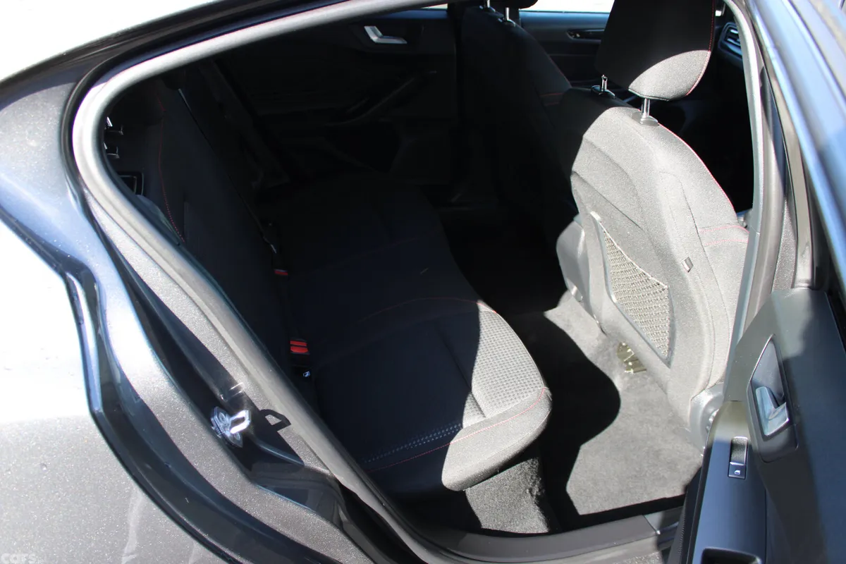 Ford Focus Hatchback, Diesel, 2024, Grey