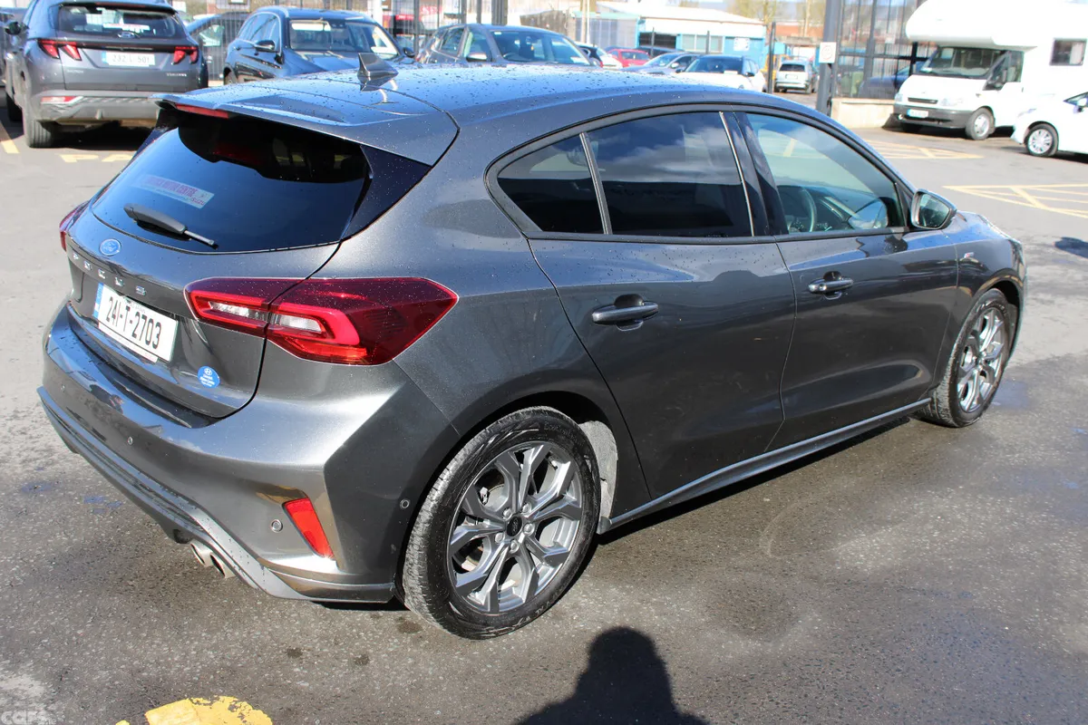 Ford Focus Hatchback, Diesel, 2024, Grey