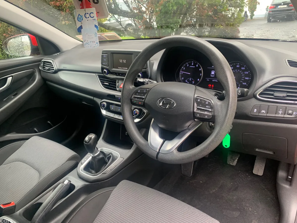 Hyundai i30 Hatchback, Petrol, 2017, Red