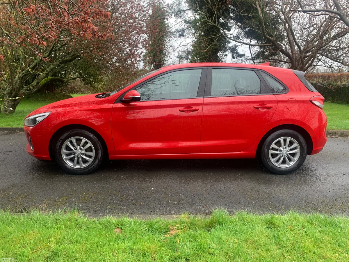 Hyundai i30 Hatchback, Petrol, 2017, Red
