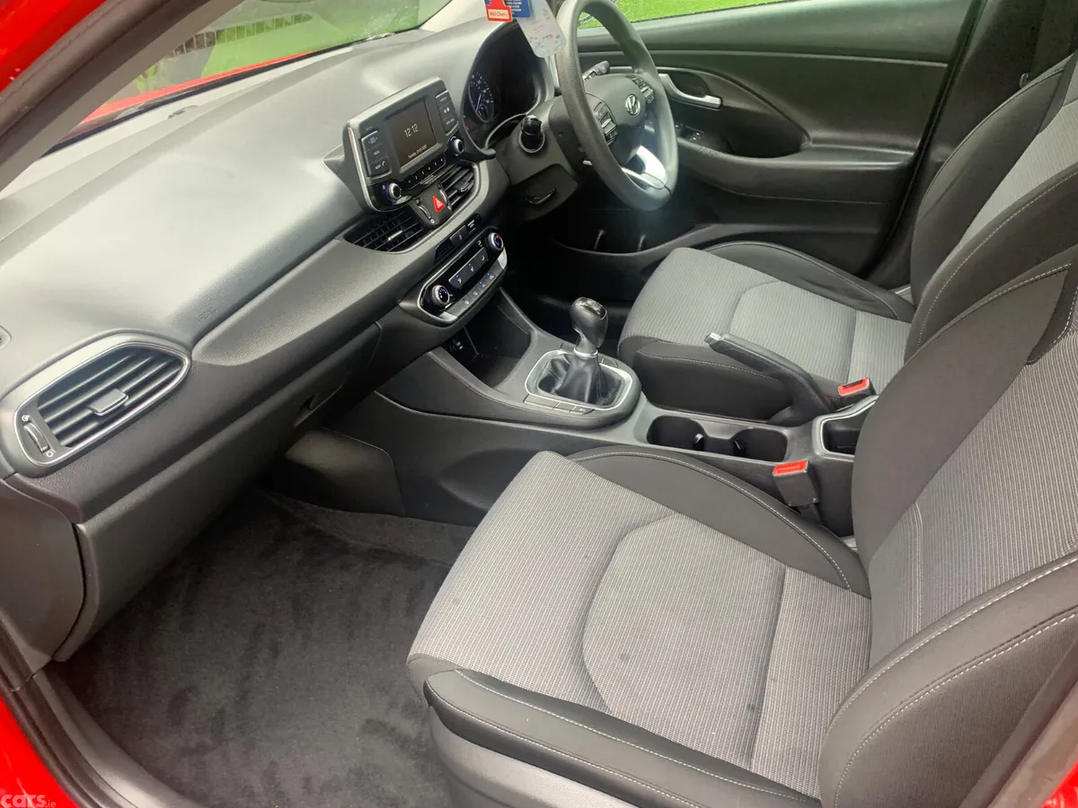 Hyundai i30 Hatchback, Petrol, 2017, Red