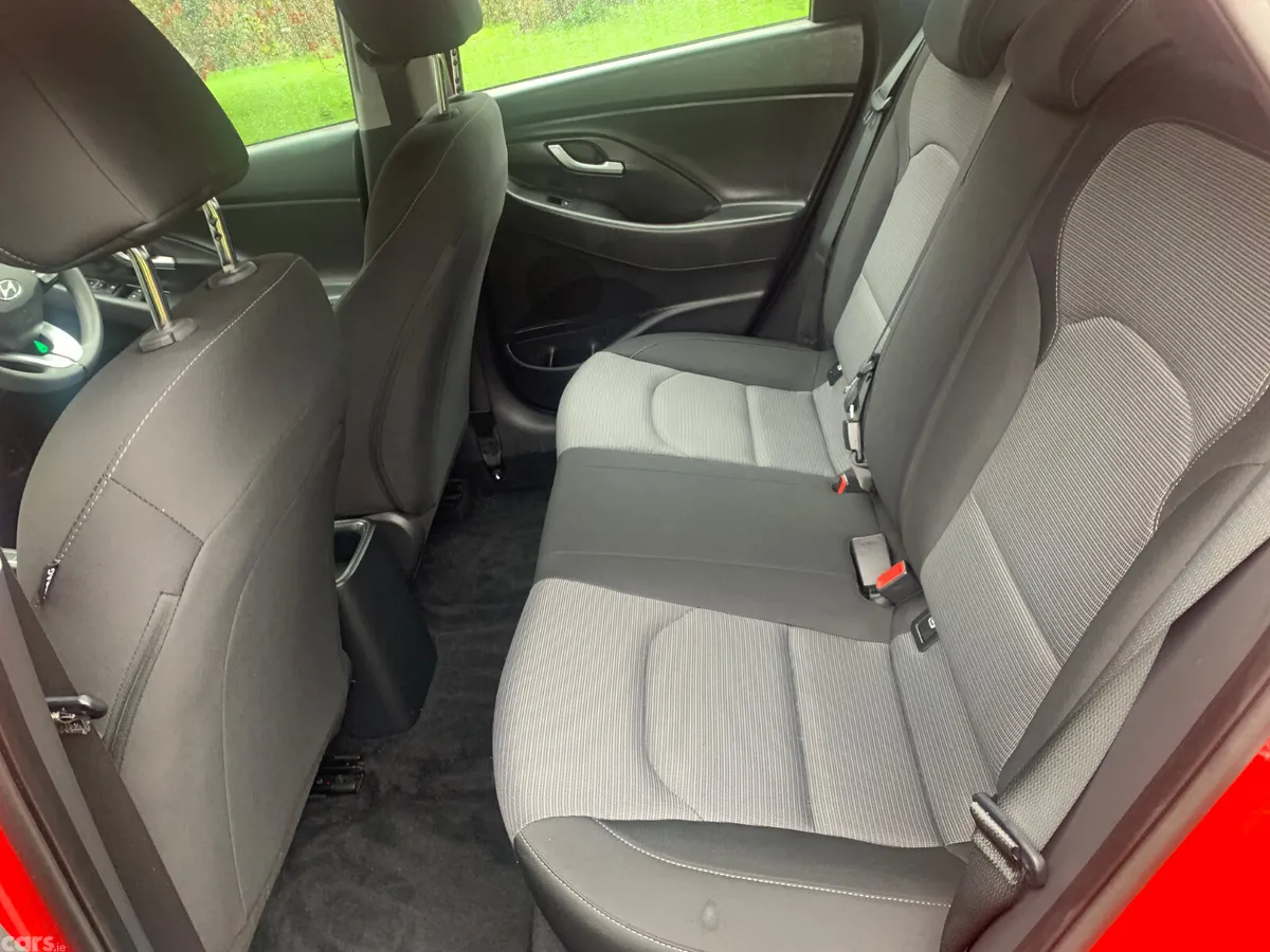 Hyundai i30 Hatchback, Petrol, 2017, Red