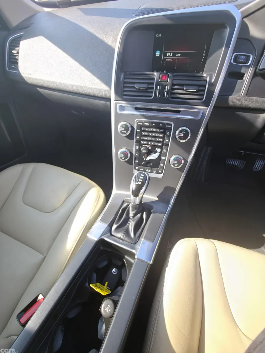 Volvo XC60 SUV, Diesel, 2016, White
