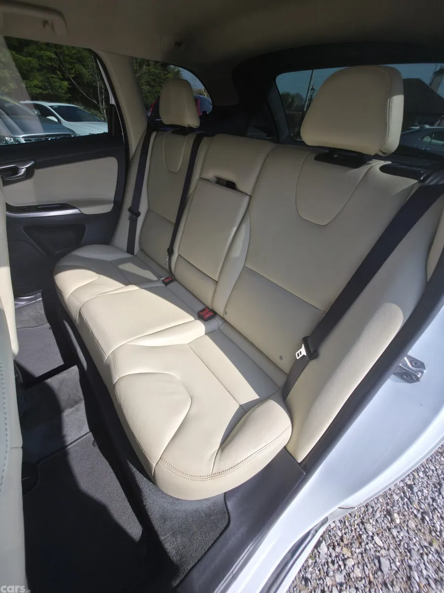 Volvo XC60 SUV, Diesel, 2016, White
