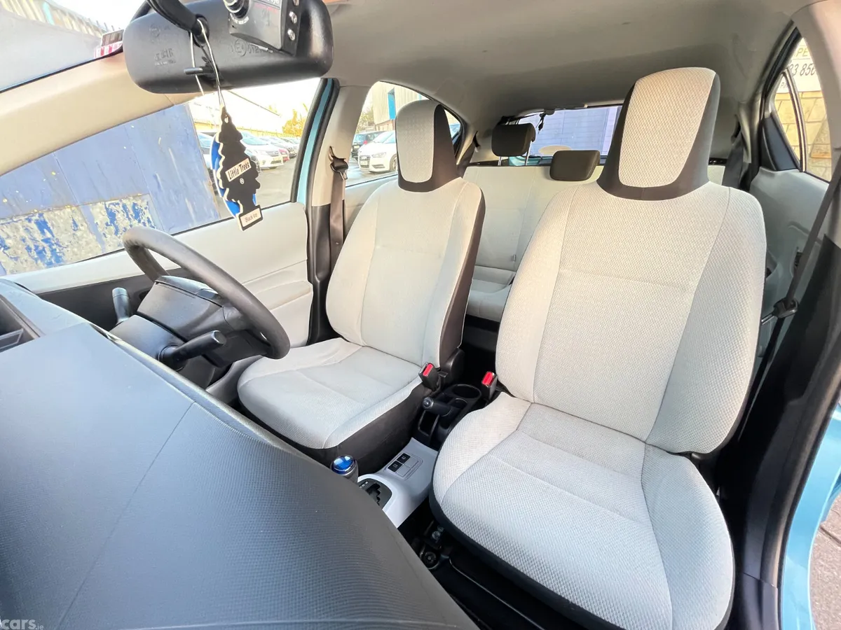 Toyota Aqua Hatchback, Petrol Hybrid, 2014, Blue