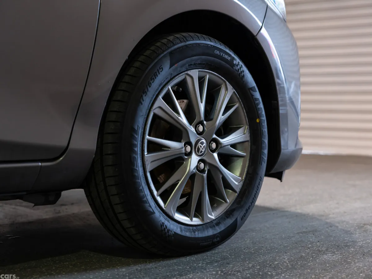 Toyota Yaris Hatchback, Petrol, 2018, Grey