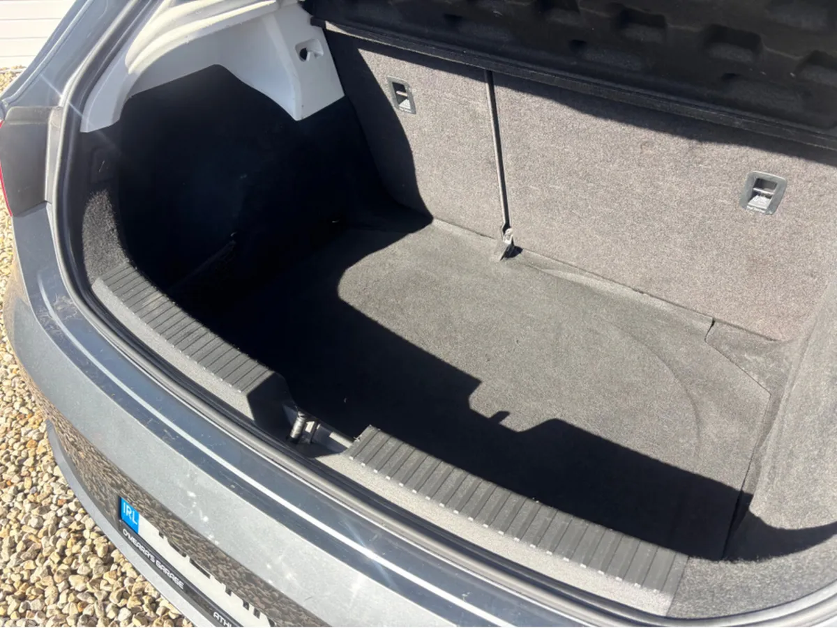 SEAT Leon Hatchback, Diesel, 2018, Grey