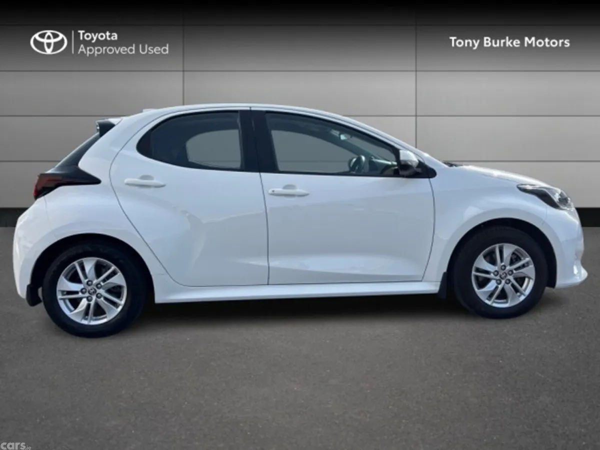 Toyota Yaris Hatchback, Petrol Hybrid, 2020, White
