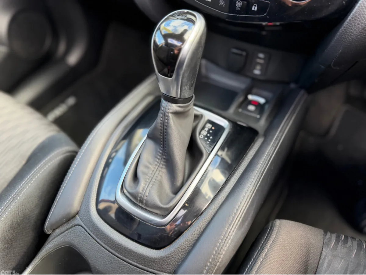 Nissan X-Trail MPV, Diesel, 2020, Red