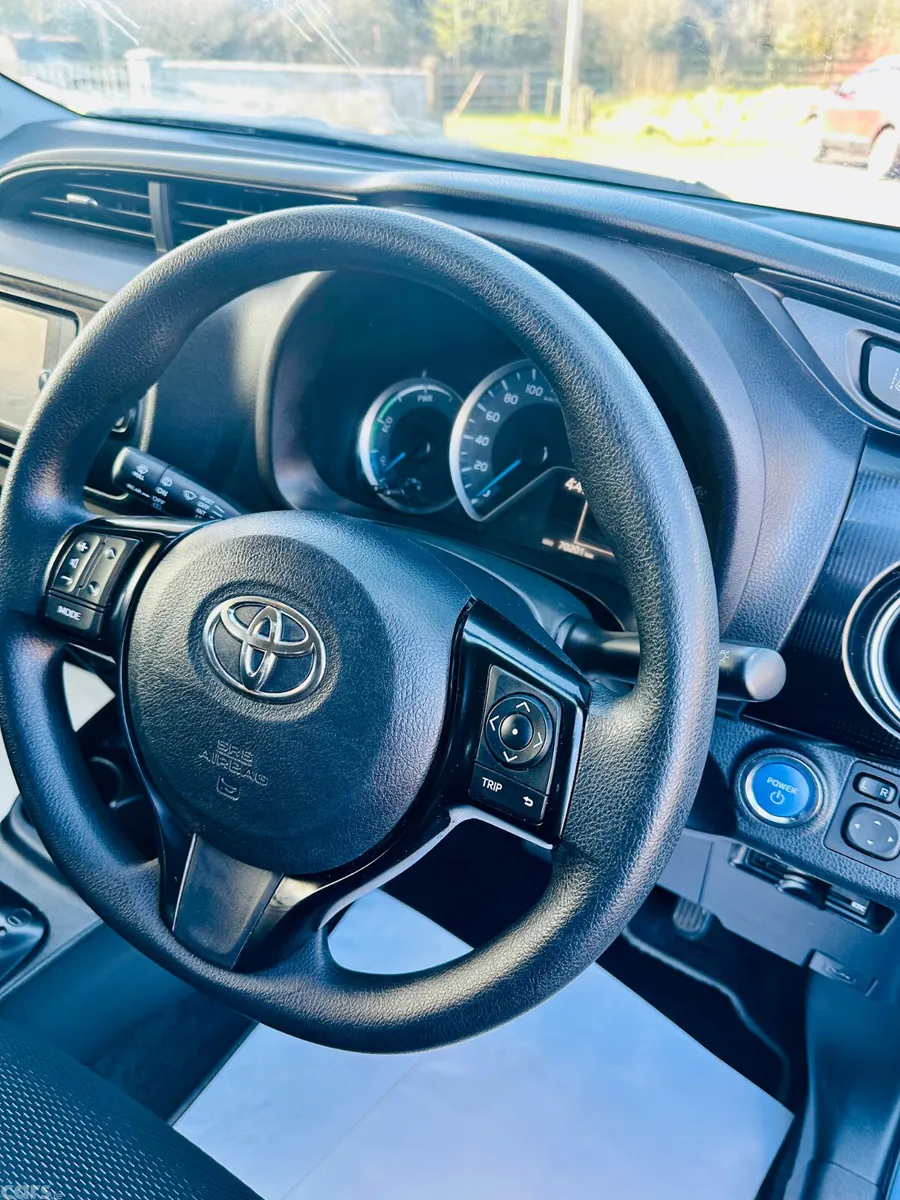 Toyota Vitz Hatchback, Petrol Hybrid, 2018, Blue