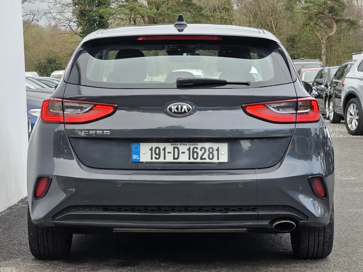 Kia Ceed Hatchback, Petrol, 2019, Grey