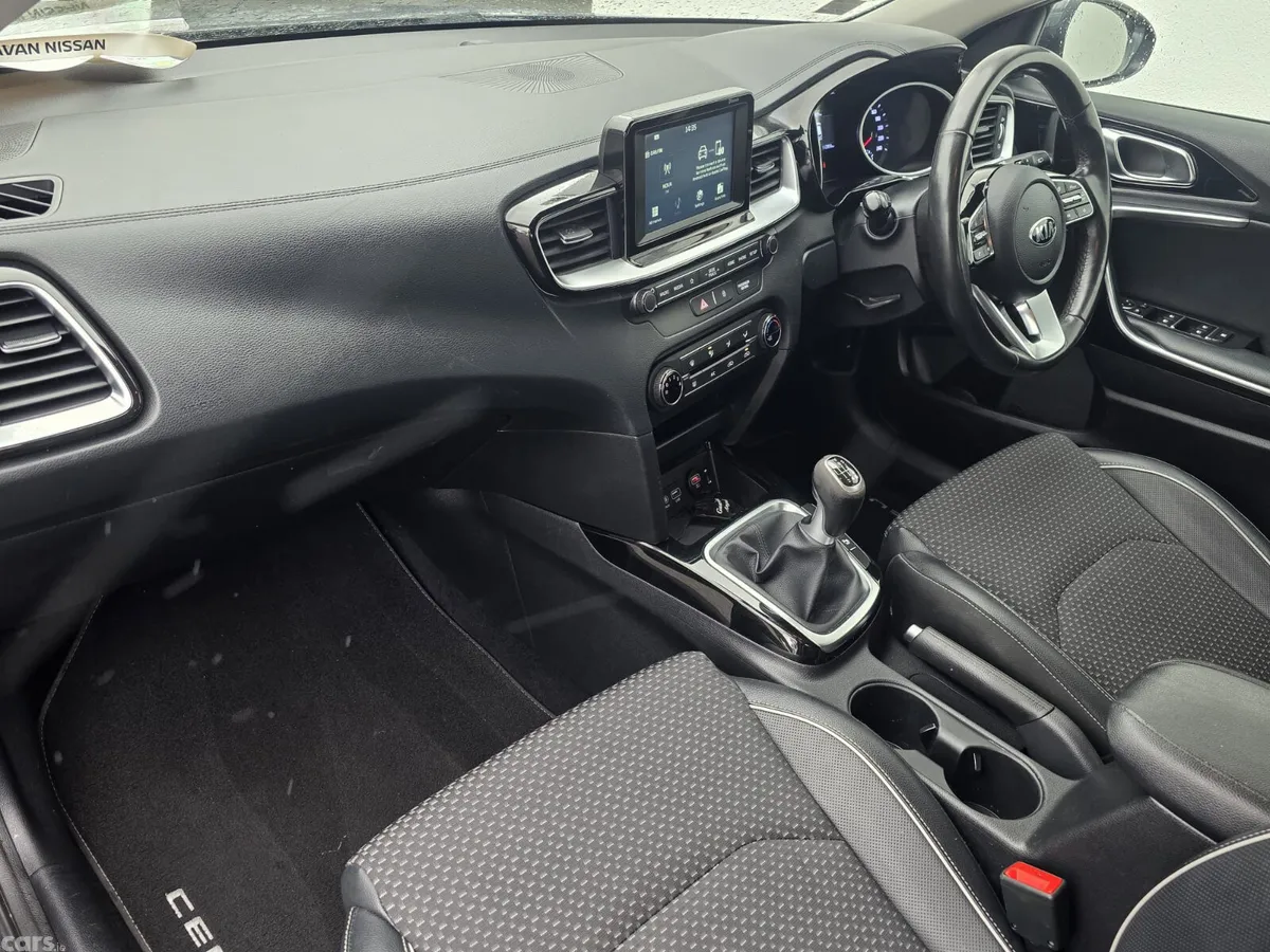 Kia Ceed Hatchback, Petrol, 2019, Grey