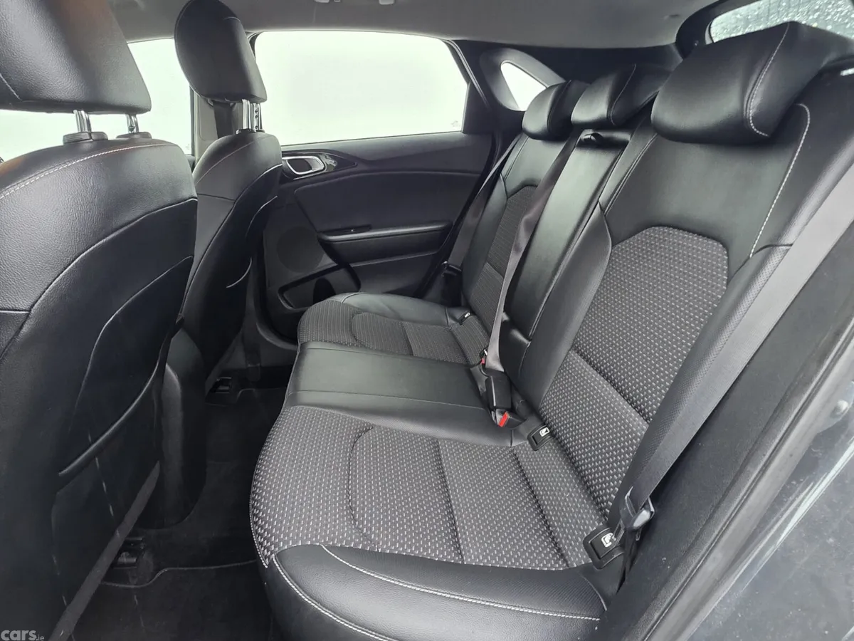 Kia Ceed Hatchback, Petrol, 2019, Grey