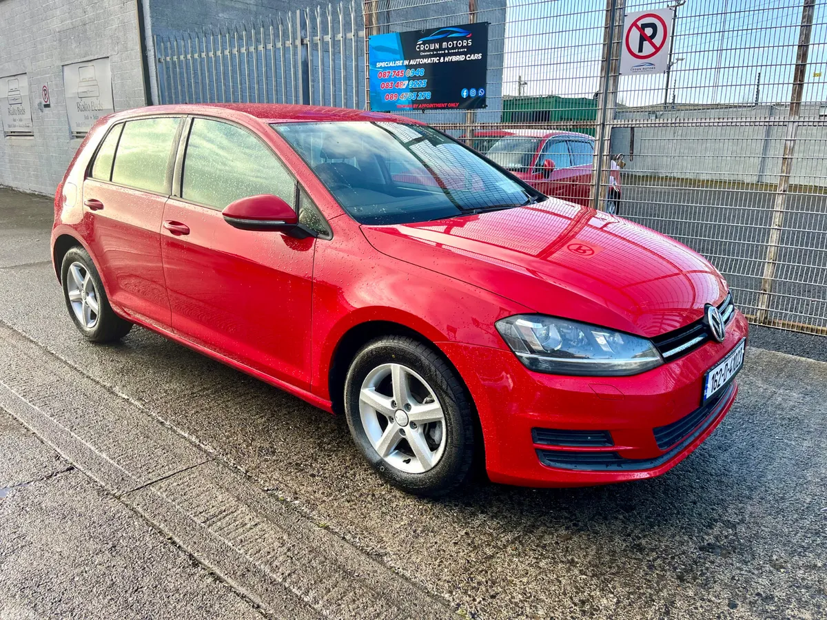 Volkswagen Golf Hatchback, Petrol, 2016, Red