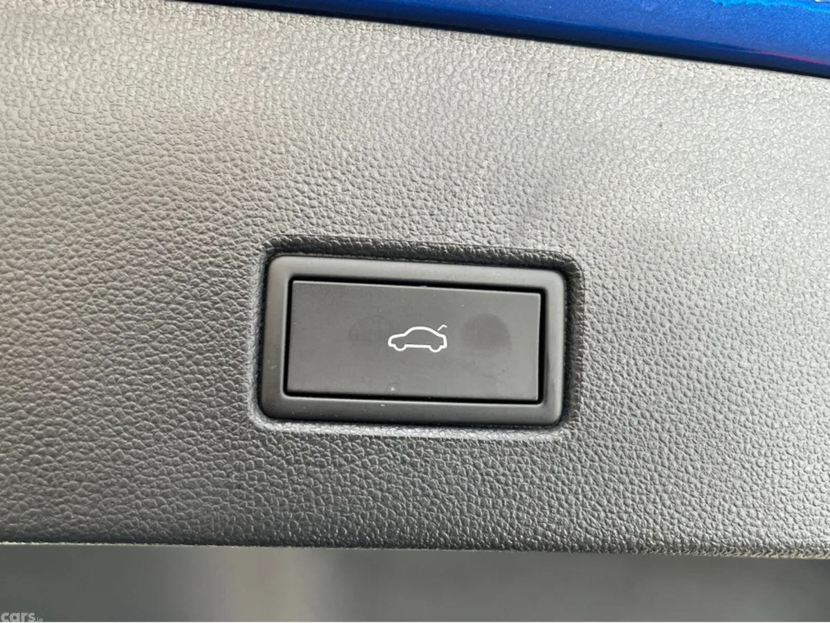 Volkswagen T-Roc SUV, Diesel, 2021, Blue