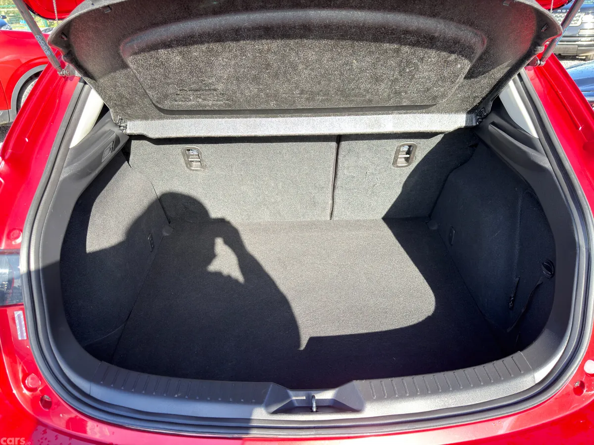 Mazda Mazda3 Hatchback, Diesel, 2017, Red