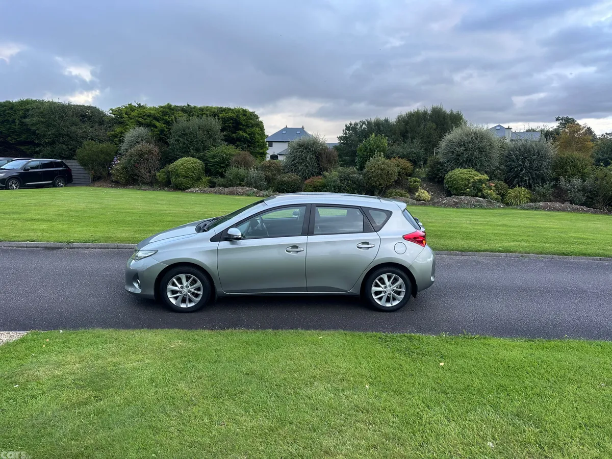 Toyota Auris Hatchback, Diesel, 2015, Grey