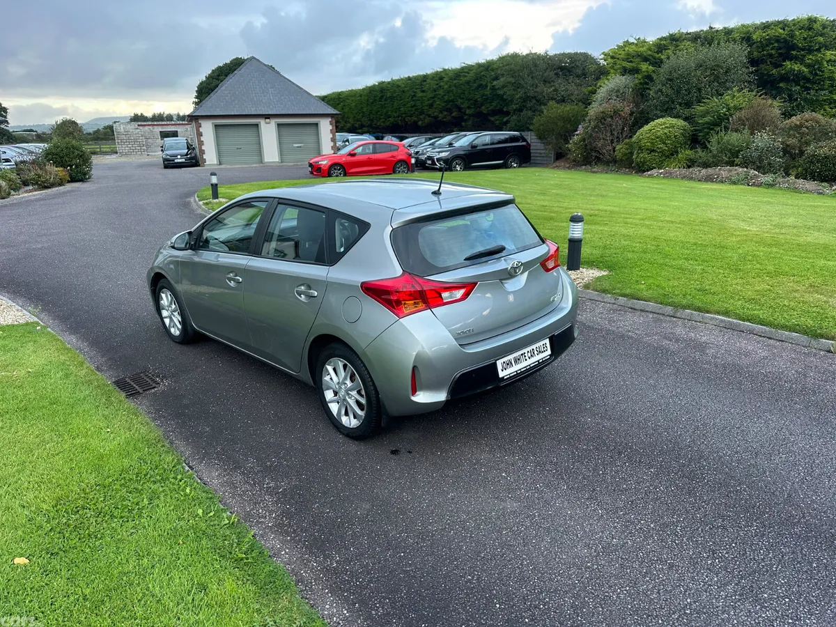 Toyota Auris Hatchback, Diesel, 2015, Grey