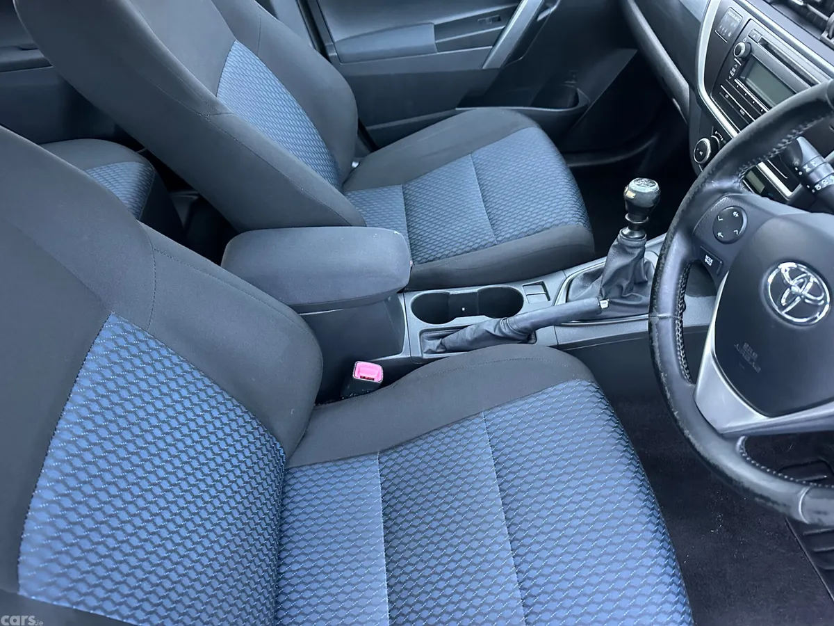 Toyota Auris Hatchback, Diesel, 2015, Grey