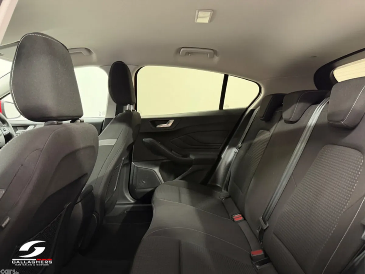 Ford Focus Hatchback, Diesel, 2022, Red