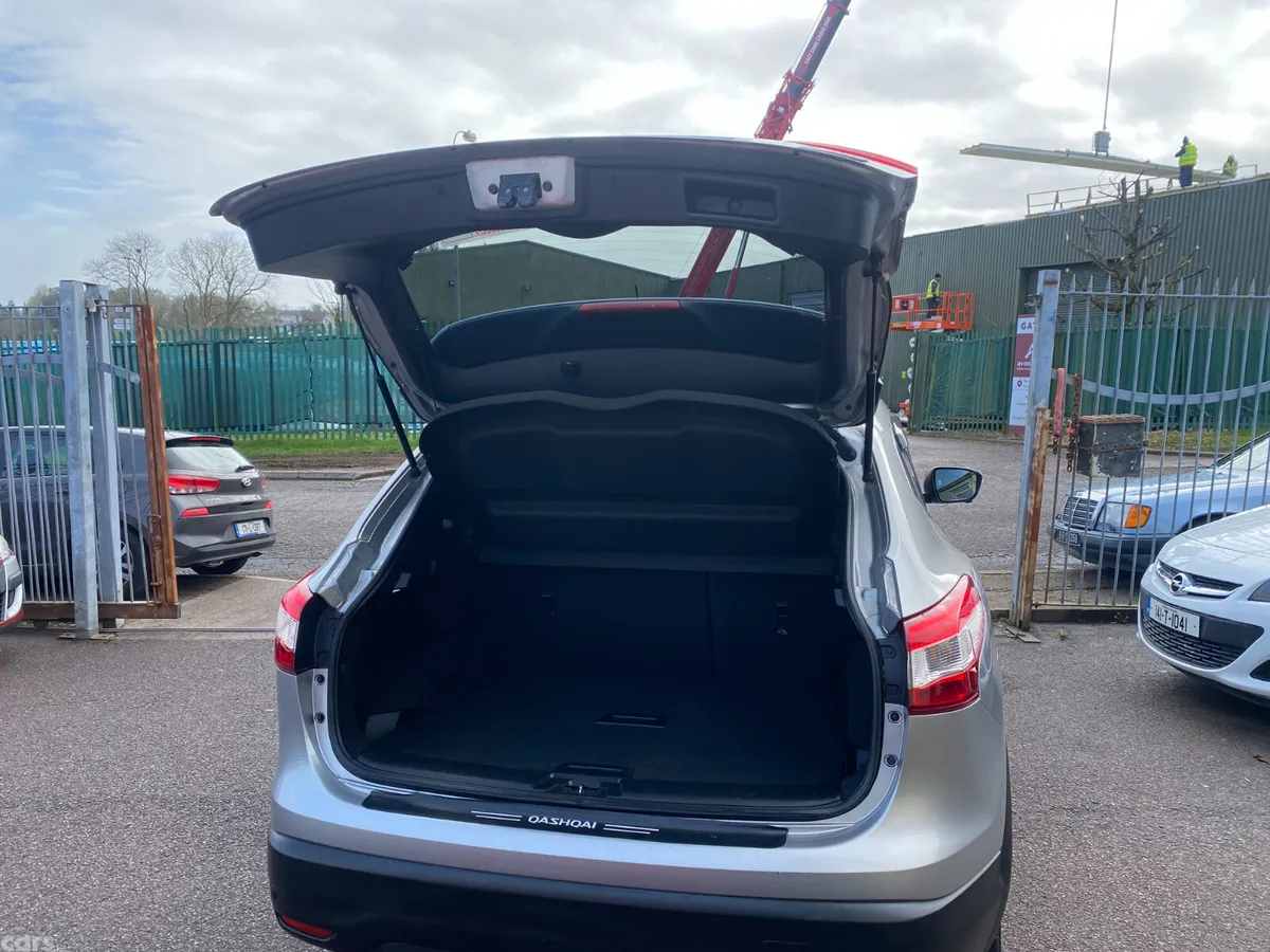 Nissan Qashqai Hatchback, Diesel, 2014, Silver