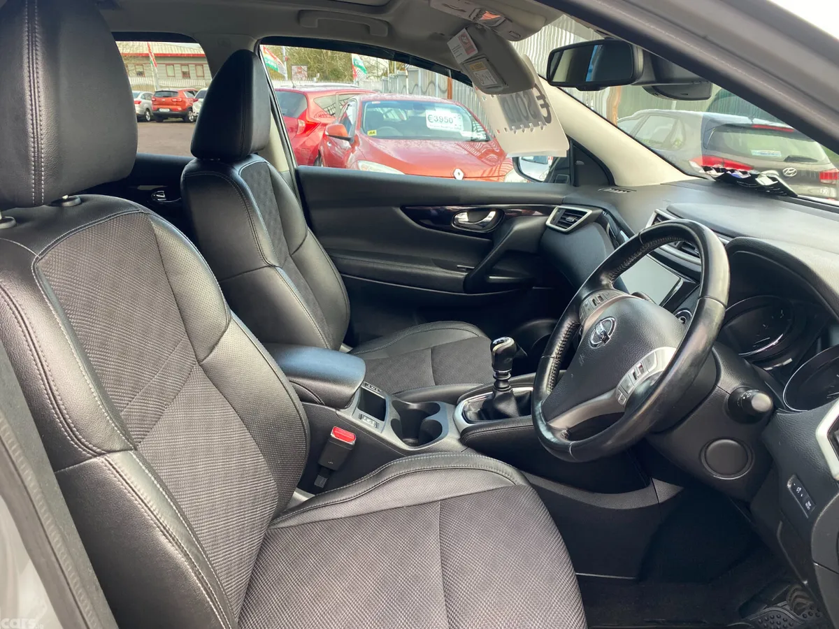 Nissan Qashqai Hatchback, Diesel, 2014, Silver