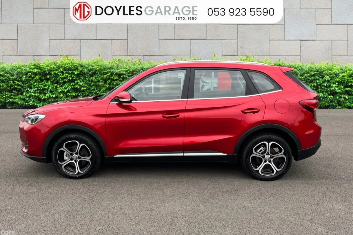 MG ZS SUV, Petrol Hybrid, 2027, Red