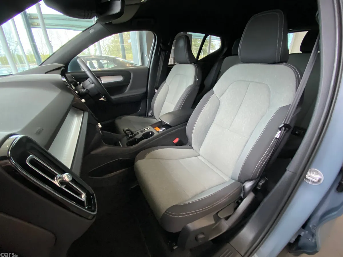 Volvo XC40 SUV, Petrol Plug-in Hybrid, 2022, Grey